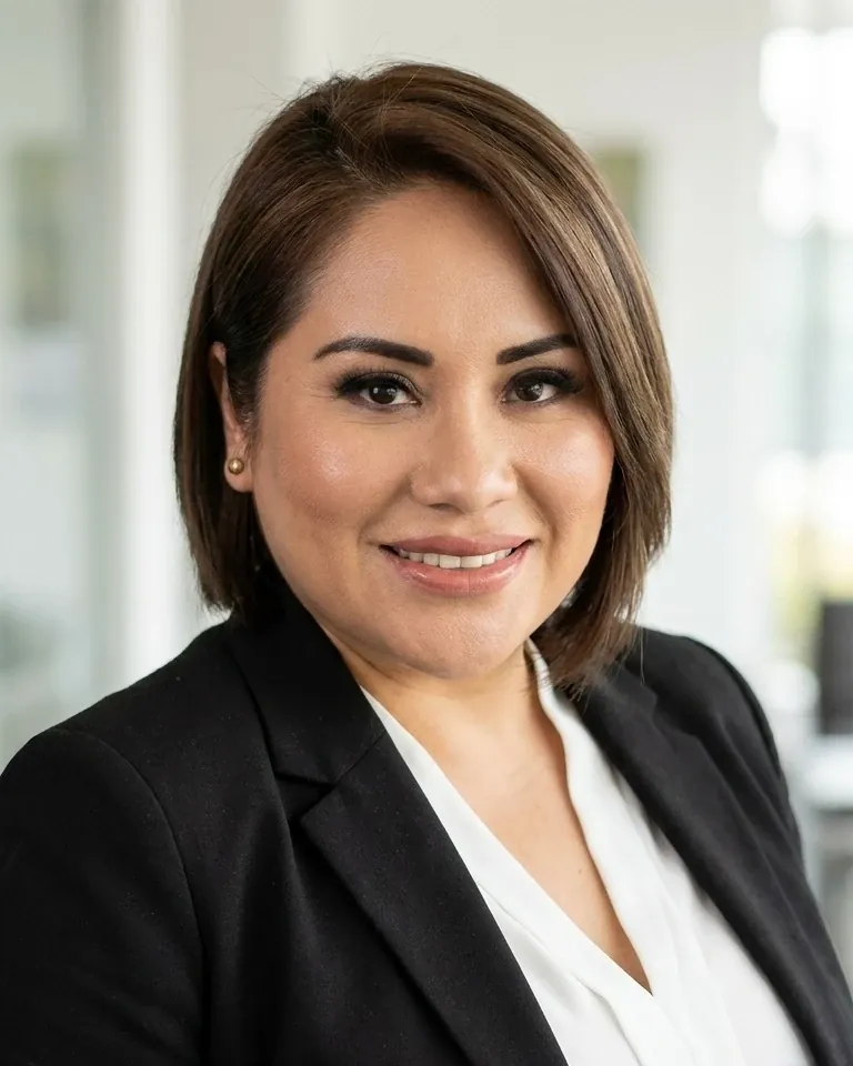 Elena Ticlavilca, corredora de propiedades